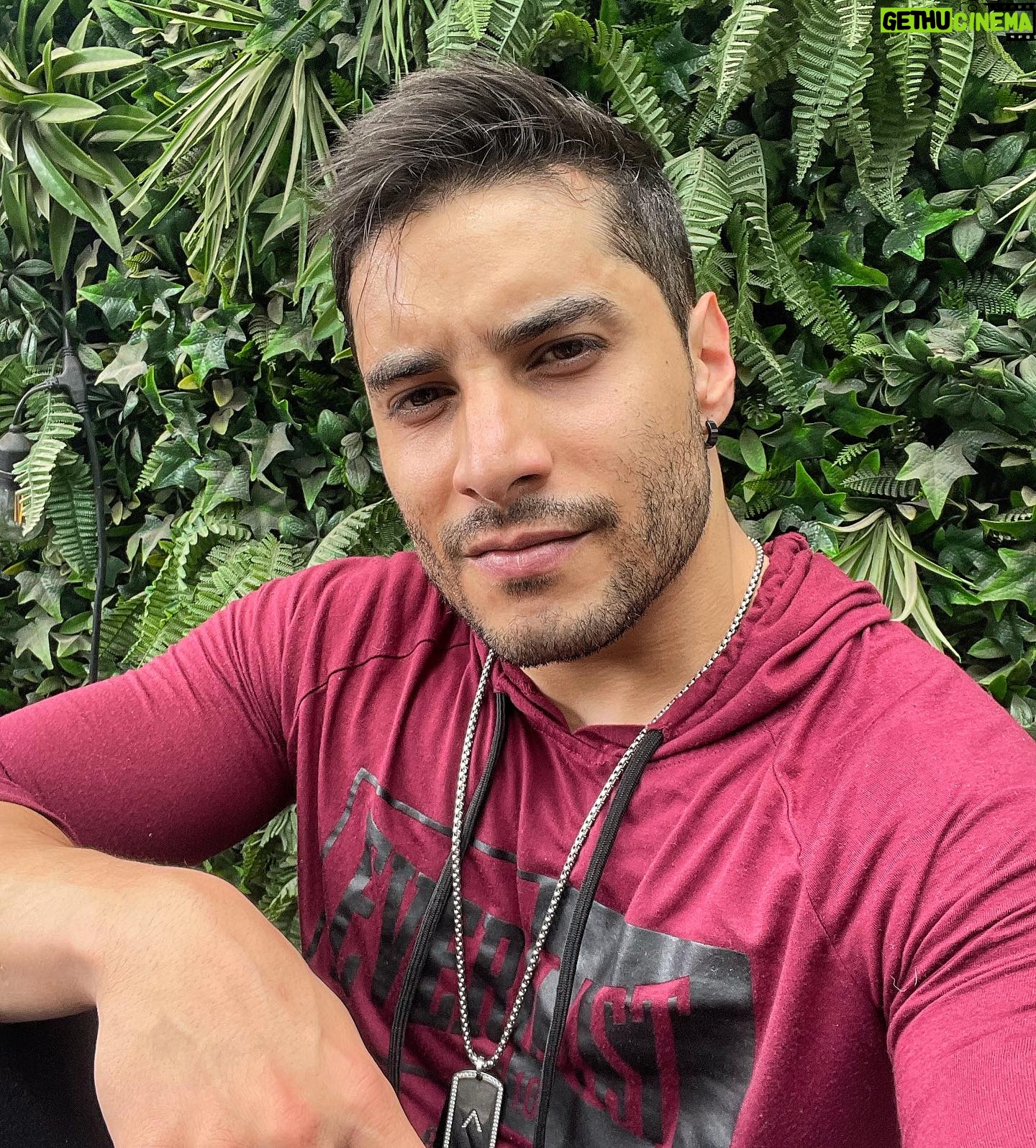 Álex Perea - 9.6K Likes - Amor propio? O narcisismo? Hay que saber recibir amor! pero también hay que saber darlo…
Hoy me levante sumamente agradecido por lo que tengo… salud, por mi trabajo, por mi hermosa familia, por mis amigos, y por el esfuerzo que pongo todos los días en ser mejor persona.
Feliz viernes! #loveislove 🫶🏻