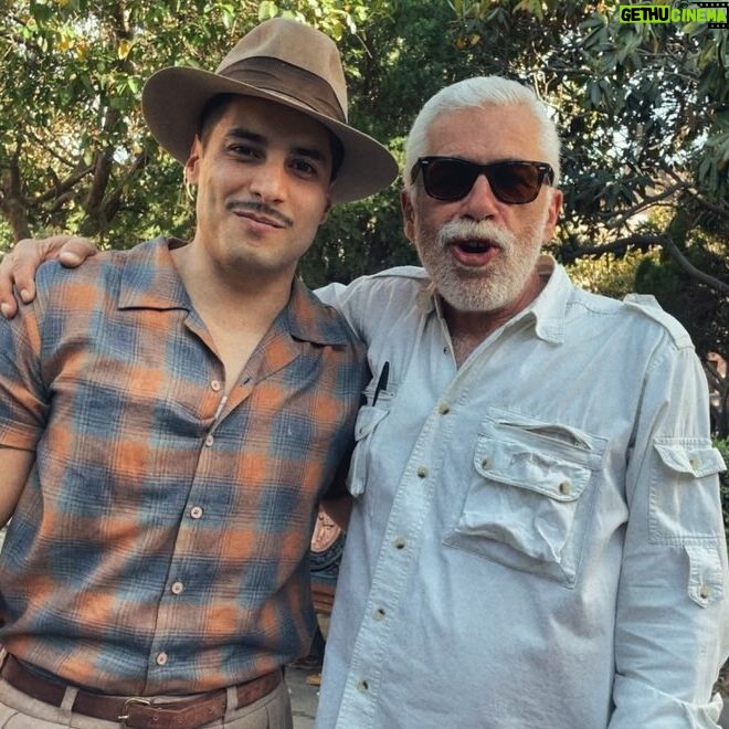 Álex Perea - 7.4K Likes - Que chingon volver a verlos y trabajar en familia… los quiero chingos! ✨🫶🏻 #LuisEstrada @ponchohd @joaquincosiooficial