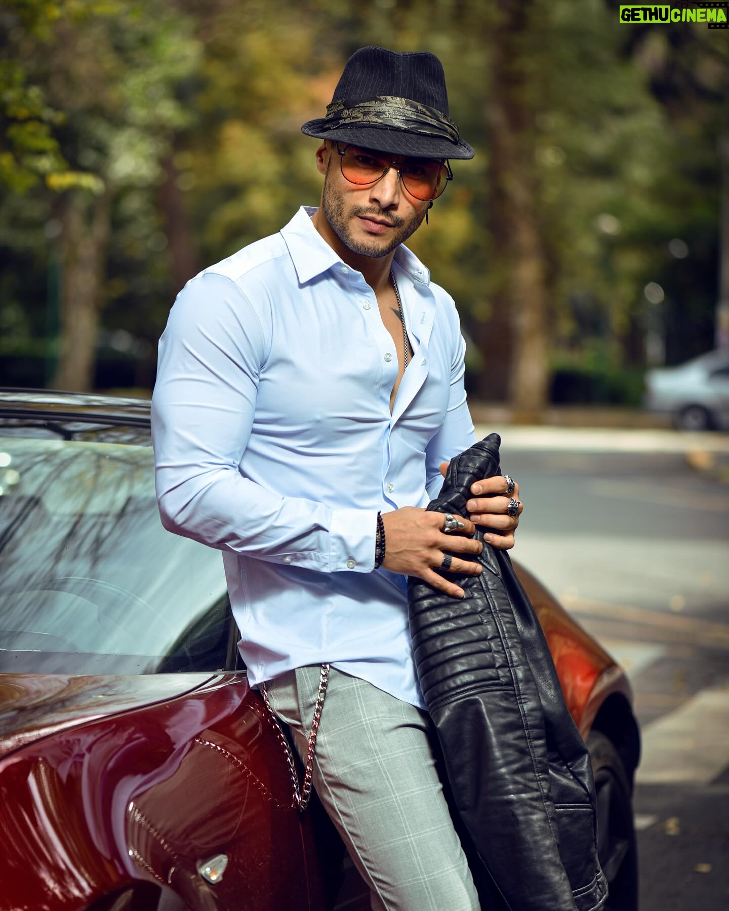 Álex Perea - 7.4K Likes - La vida es dura, pero tú también lo eres… 🐺✨
.
.
📸 @alexpadronphoto