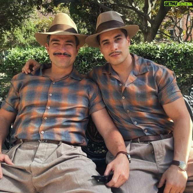 Álex Perea - 7.4K Likes - Que chingon volver a verlos y trabajar en familia… los quiero chingos! ✨🫶🏻 #LuisEstrada @ponchohd @joaquincosiooficial