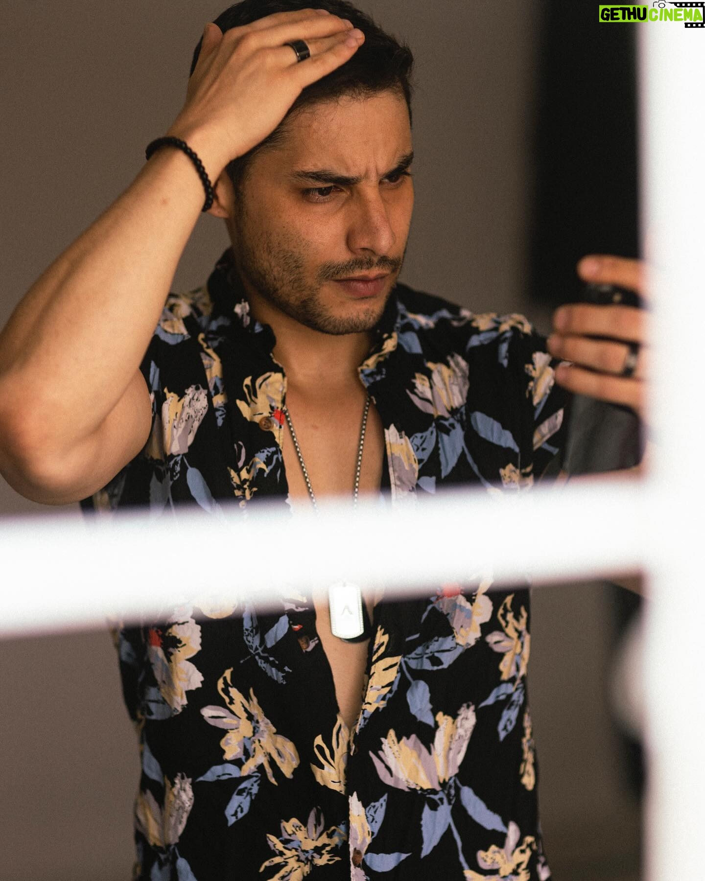 Álex Perea - 7.2K Likes - Y como no todo es malo, les dejo una transición de la seriedad a la felicidad…. ☺️🥰 bonito fin! 🖤🤘🏼