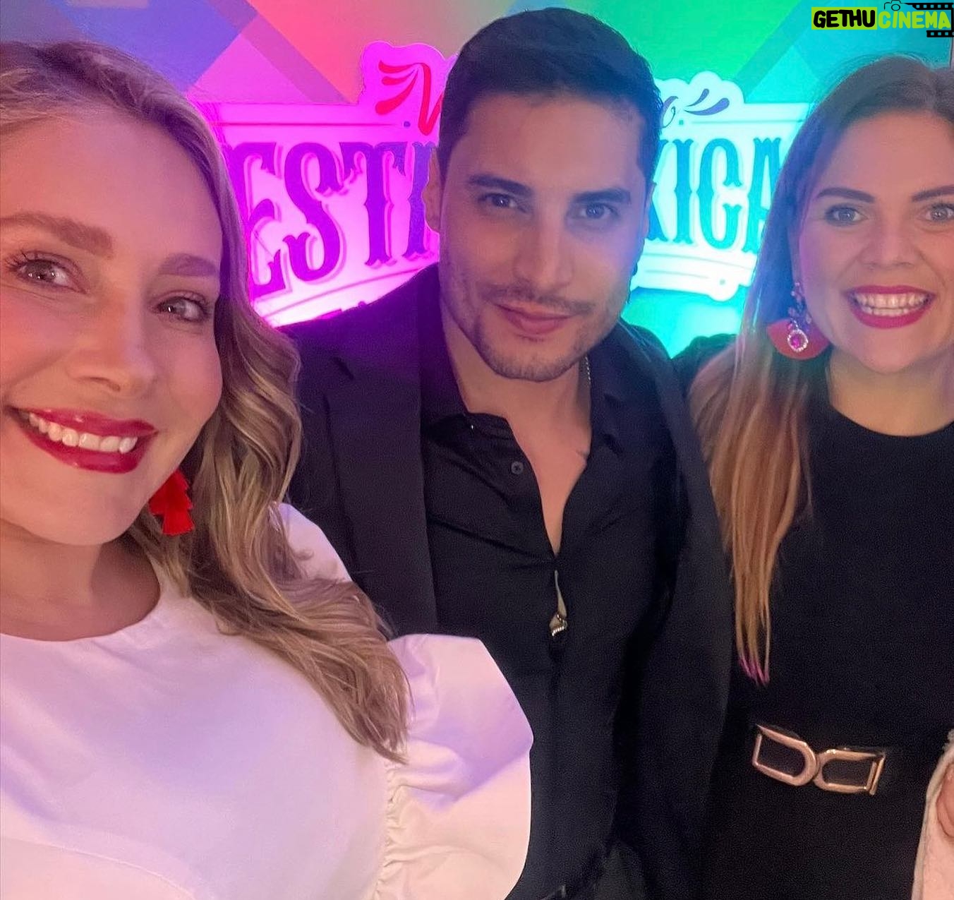 Álex Perea - 7.3K Likes - Y que viva México! 💚🤍❤️ #fiestamexicana @televisa