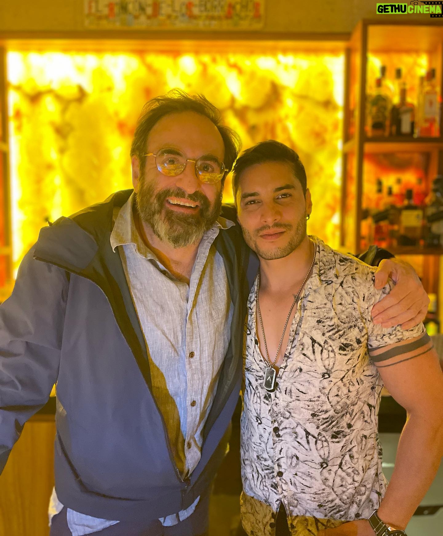 Álex Perea - 17.1K Likes - Gente linda y bella, nunca te acabes… gracias por tu amistad y tu generosidad, te quiero un chingo cabron. @joseron3