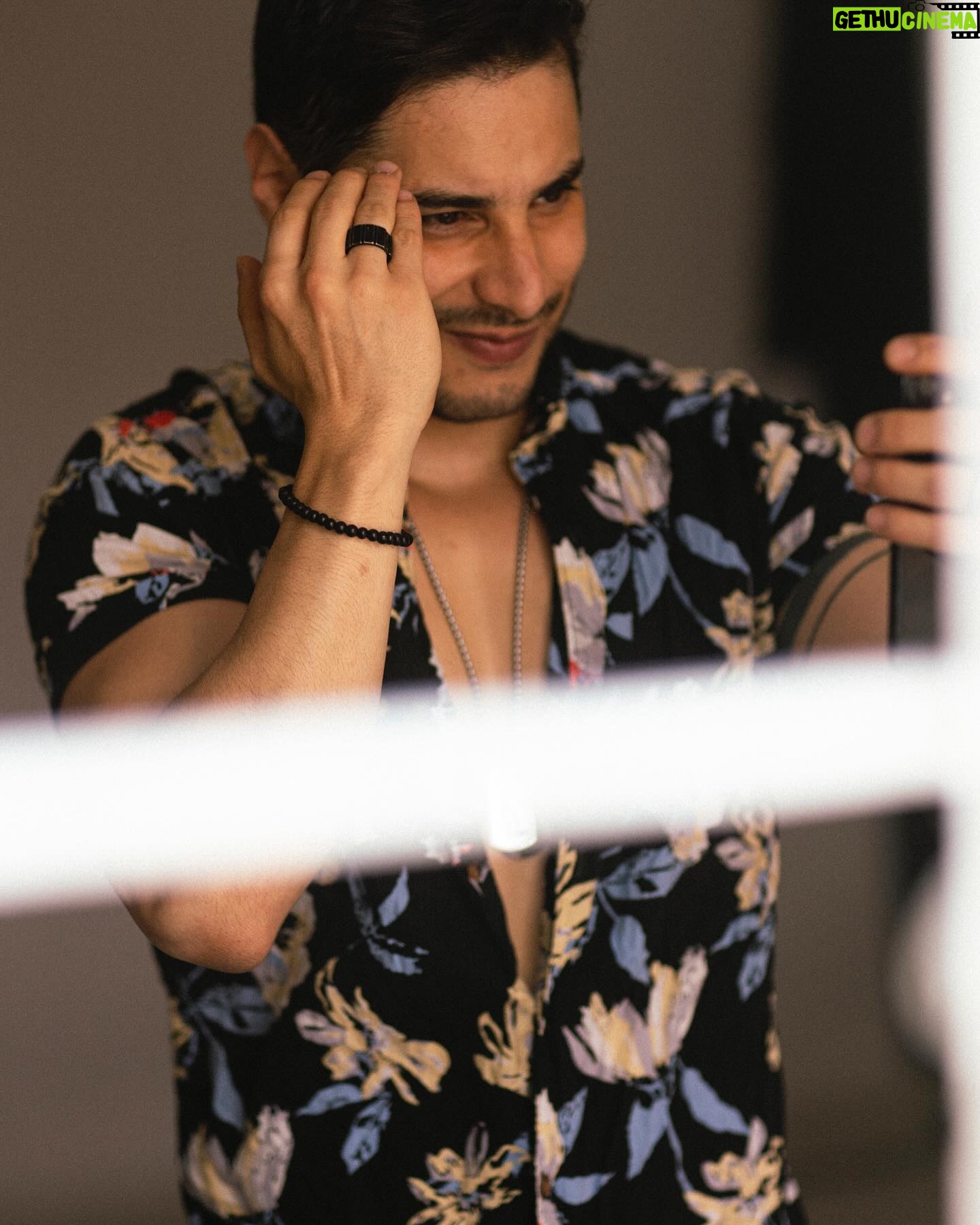 Álex Perea - 7.2K Likes - Y como no todo es malo, les dejo una transición de la seriedad a la felicidad…. ☺️🥰 bonito fin! 🖤🤘🏼