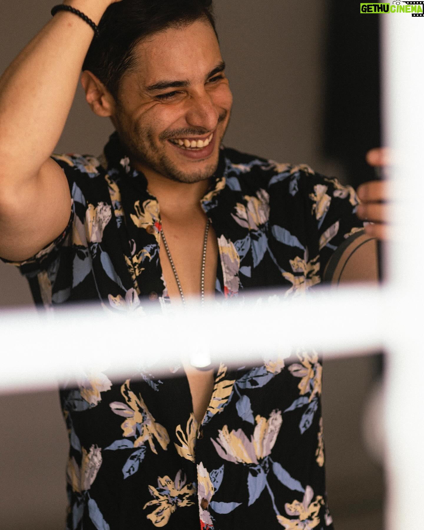 Álex Perea - 7.2K Likes - Y como no todo es malo, les dejo una transición de la seriedad a la felicidad…. ☺️🥰 bonito fin! 🖤🤘🏼