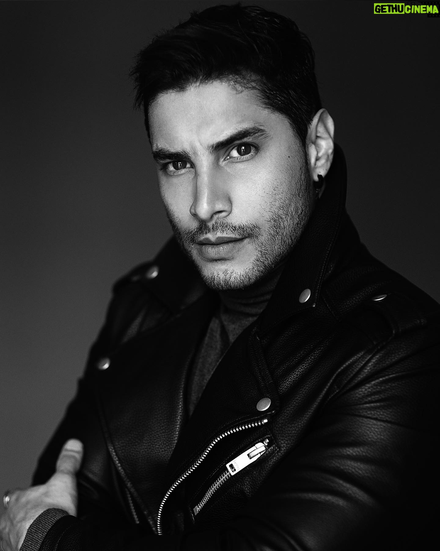 Álex Perea - 7.8K Likes - Confía… ✨🖤
Fotografía @asdrubaal_ 📸