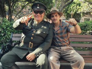 Álex Perea Instagram - Que chingon volver a verlos y trabajar en familia… los quiero chingos! ✨🫶🏻 #LuisEstrada @ponchohd @joaquincosiooficial