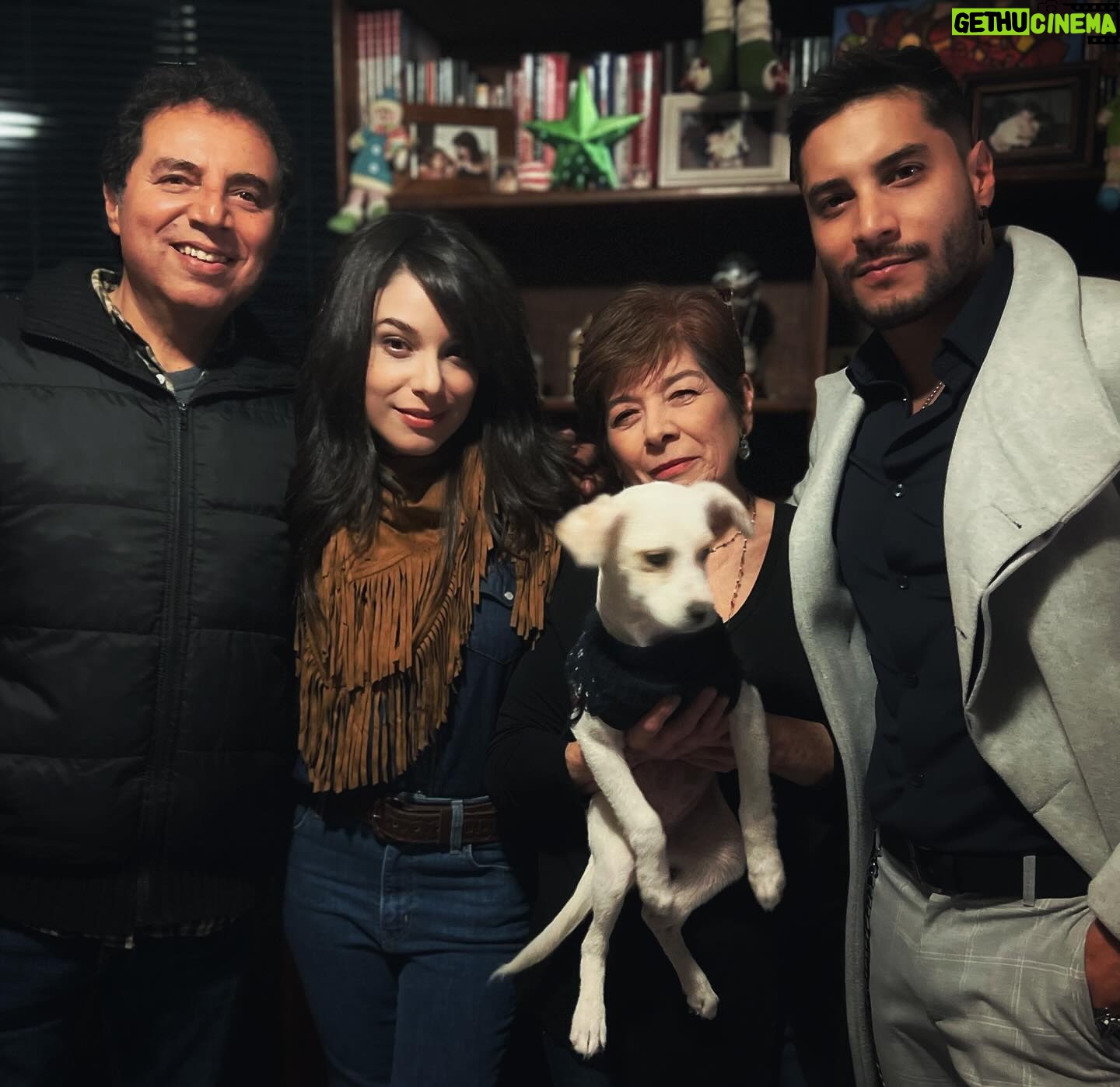Álex Perea - 24.7K Likes - Gracias por siempre estar… gracias. ❤️
Feliz año nuevo a todos! ✨🐺
