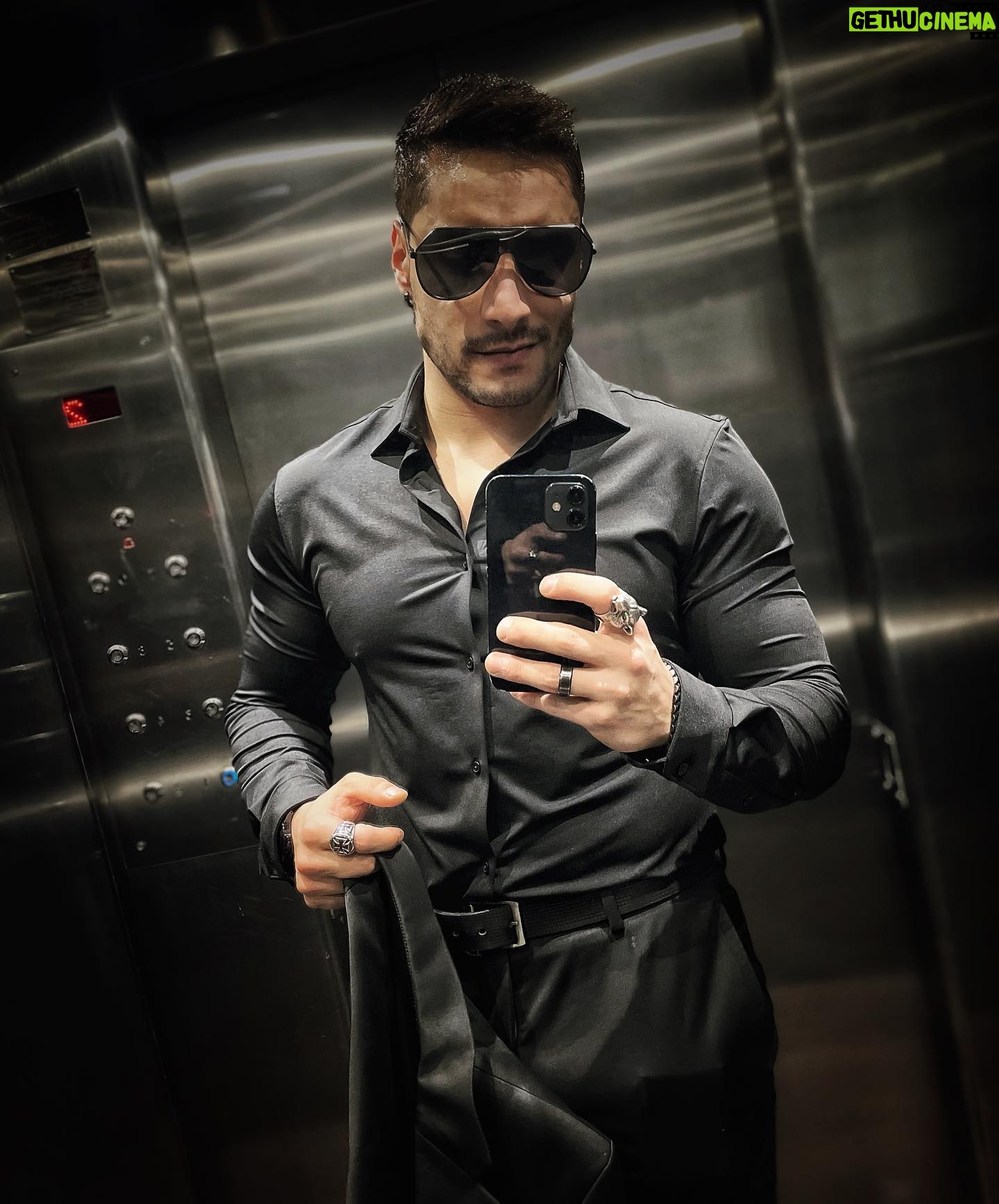 Álex Perea - 9K Likes - Lo que sea de cada quien… 🫶🏻🖤