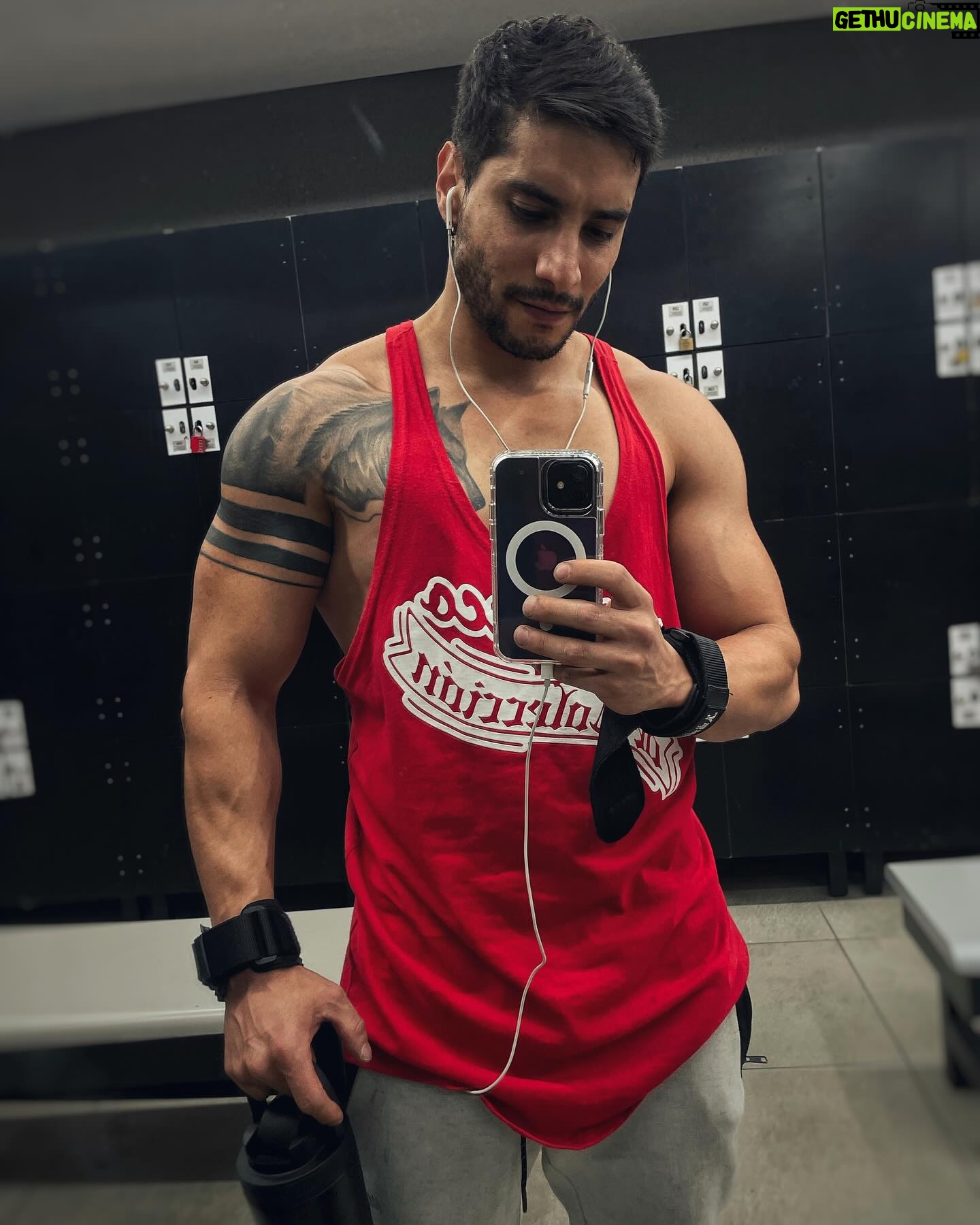 Álex Perea - 11.9K Likes - Mucho ejercicio y poca playa… 🥲😝 disfruten su fin de semana! ✨🫶🏻♥️