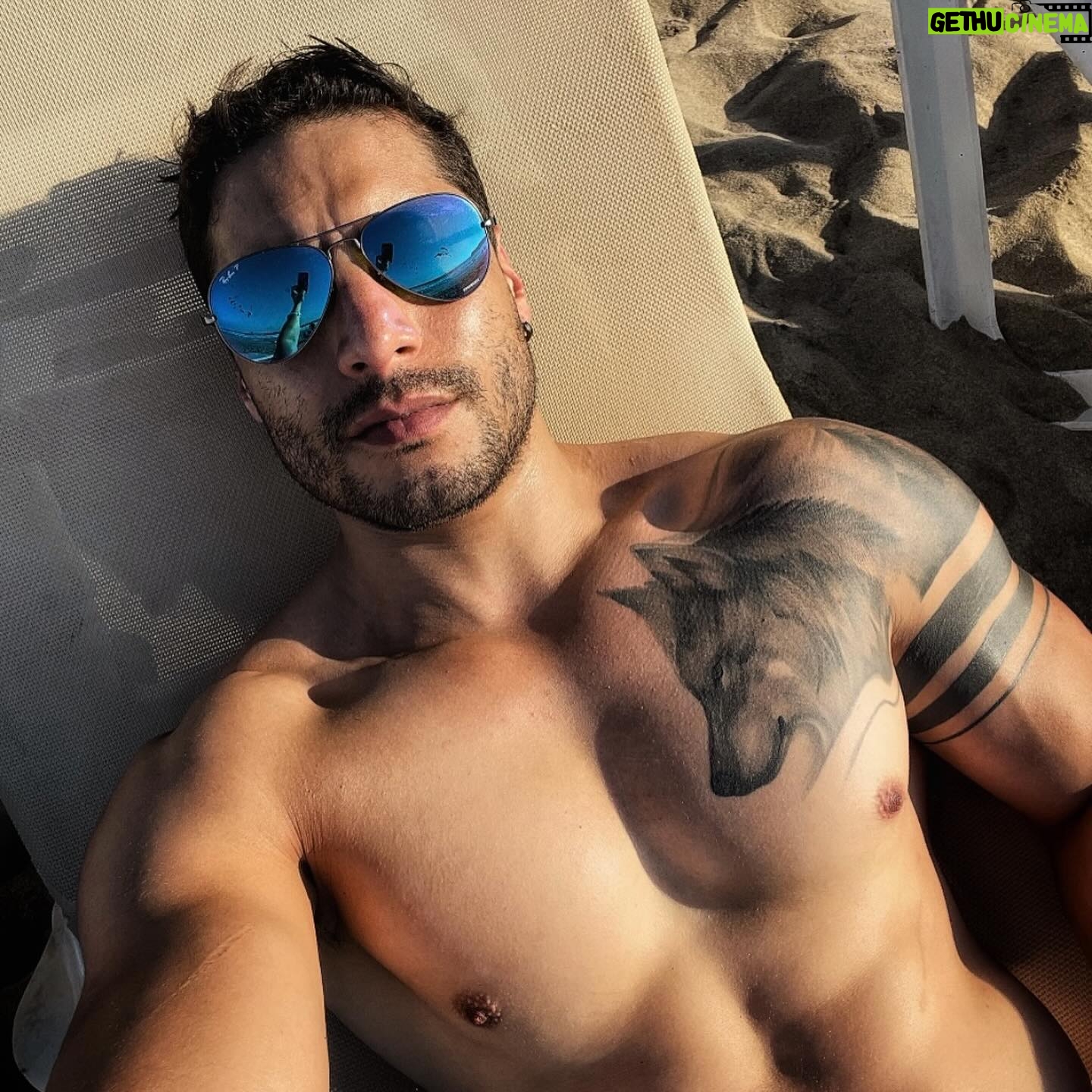 Álex Perea - 20.4K Likes - Sunset 🌊✨🙏🏻🖤🐺