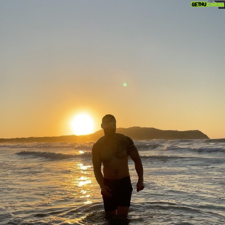 Álex Perea - 20.4K Likes - Sunset 🌊✨🙏🏻🖤🐺