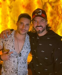 Álex Perea Instagram - Gente linda y bella, nunca te acabes… gracias por tu amistad y tu generosidad, te quiero un chingo cabron. @joseron3