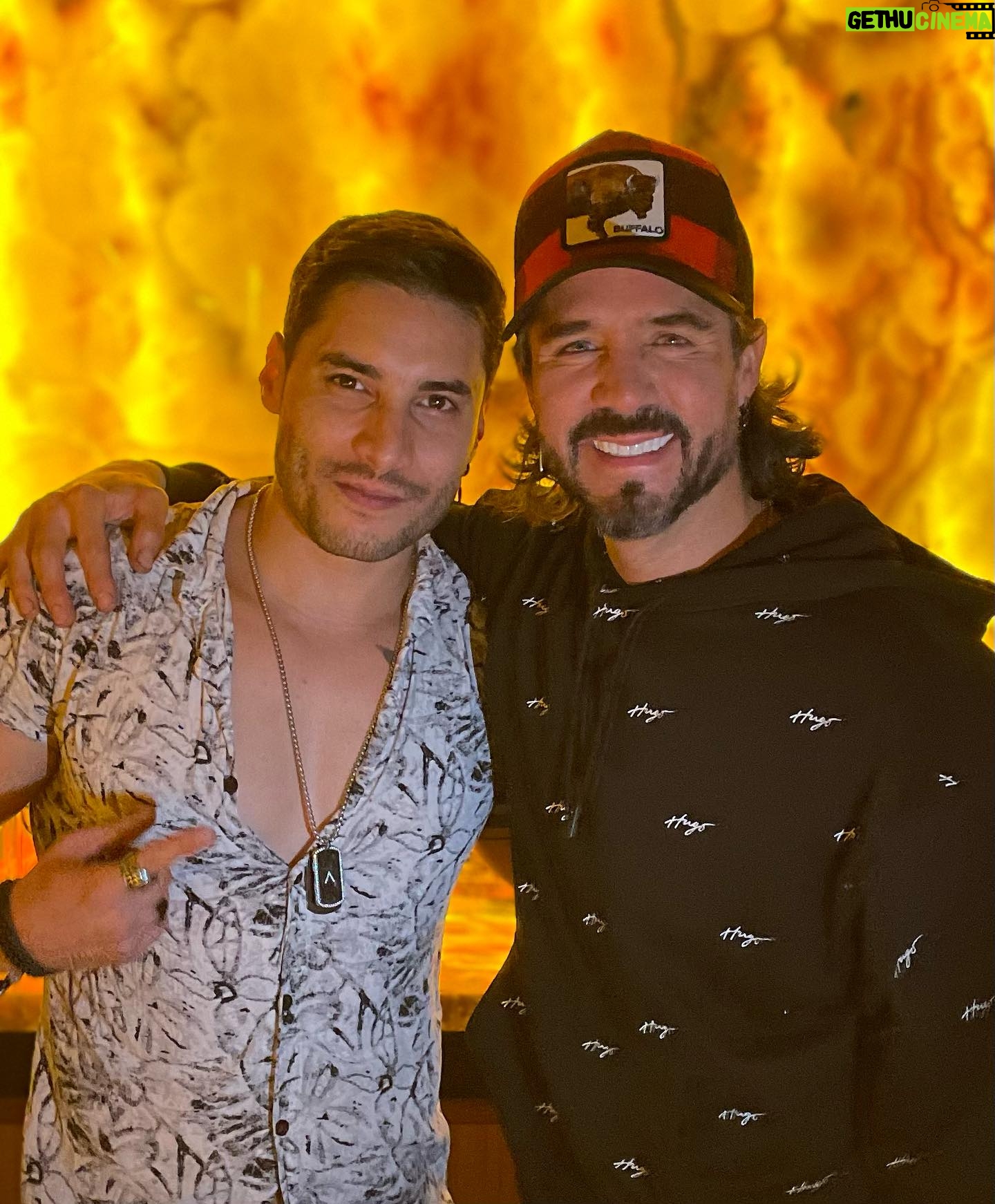 Álex Perea - 17.1K Likes - Gente linda y bella, nunca te acabes… gracias por tu amistad y tu generosidad, te quiero un chingo cabron. @joseron3
