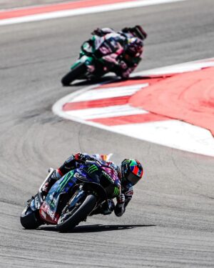 Álex Rins Instagram - A racing incident in front put us last in the 2nd corner. We recovered some positions but we still struggle when the tyres drop and we do not know exactly why yet. Tomorrow we’ll adapt the riding style and try to maximize our chances. We keep pushing ‼️

Un incidente de carrera delante nuestro nos puso últimos en la segunda curva. Recuperamos algunas posiciones pero seguimos sufriendo cuando caen los neumáticos y no sabemos exactamente por qué. Mañana adaptaremos el estilo de pilotaje e intentaremos aprovechar nuestras oportunidades. Seguimos empujando ‼️

#AmericasGP #Yamaha #42ins #MotoGP