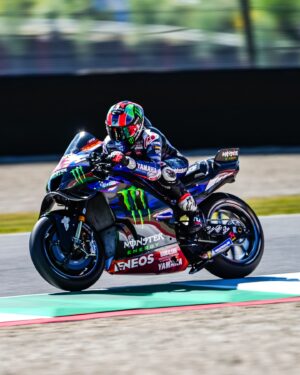 Álex Rins Instagram - Qualy P10 🇮🇹 Leaving everything on track! Now it’s time to analyze our runs and prepare the sprint & the race in the best possible way.

#ItalianGP #MotoGP #Yamaha #42ins