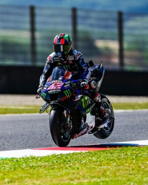 Álex Rins Instagram - Qualy P10 🇮🇹 Leaving everything on track! Now it’s time to analyze our runs and prepare the sprint & the race in the best possible way.

#ItalianGP #MotoGP #Yamaha #42ins