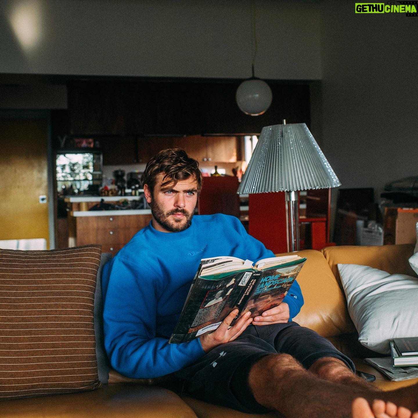 Alex Roe - 38.4K Likes - Shame I can’t read 📸 @davidaltobelli