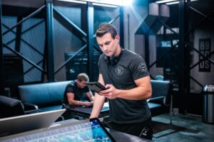 Alex Russell Instagram - ALL NEW SWAT Friday 8/7c

Directed by yours truly! 
😀🎥🎬