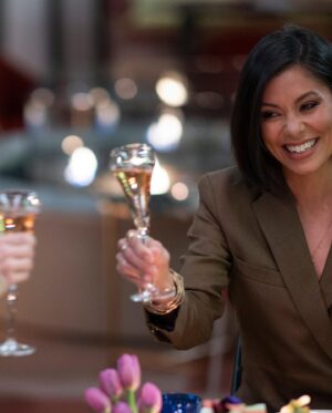 Alex Wagner Instagram - On set, spotting, chatting, toasting for @themolenetflix
