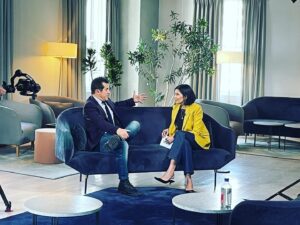 Alex Wagner Instagram - Sat down for a little chat with the great @johnleguizamo to talk his new series, Leguizamo Does America on @Msnbc. I was pretty passionate about the apparent deliciousness of the Chopped Cheese in Episode One. That convo airs tonight on @wagnertonight !