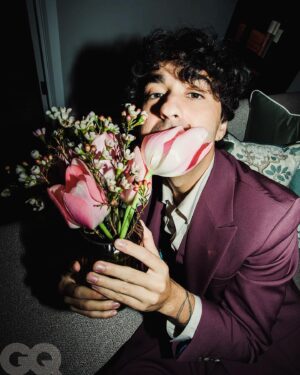 Alex Wolff Instagram - Thank you @britishgq @paulsmithdesign @keoghan92 & @asabopp for pasta