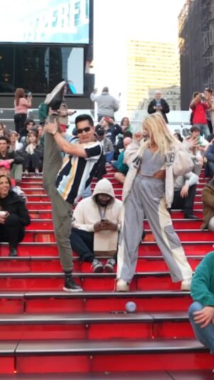 Alex Wong Instagram - I can’t believe people actually clapped at the end 😂🤣 @montanatucker 🎥 @asteverson