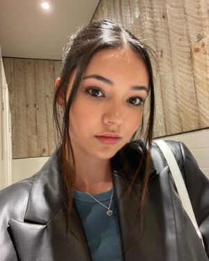 Alexa Barajas Instagram - little dump 🍯🤍