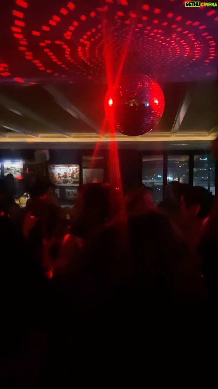 Alexa Sutherland - 153 Likes - The joy this song brings me my friends summertime = magic!!! @joycrookes
#losangeles #malibu #joycrookes #mybestfriends #la #musicvideo #nightlife