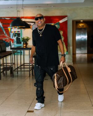 Alexander Delgado Instagram - Me fui de crucero por unos días. Deslicen para que descubran con quién me fui 😎 😂 🔥 

#AlexanderGDZ #Italy #ElMonarca