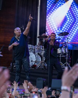 Alexander Delgado Instagram - ¡Gente mía de Estocolmo qué momento inolvidable el de hoy! 🫀🔥🇸🇪😎 Hoy también se rompió aquí!!!! 

📸 @iamcumbapr 

#GenteDeZona #AlexanderGDZ #EstocolmoSuecia #ElMonarca #GiraPorEuropa