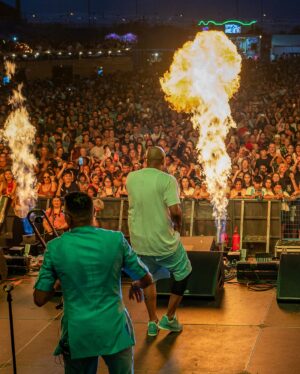 Alexander Delgado Instagram - ¡Roquetas de Mar me enamoró! Gracias por tanto cariño mi gente 🔥 

📸: @iamcumbapr 

#GenteDeZona #ElMonarca