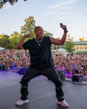 Alexander Delgado Instagram - ¡Gente mía de Estocolmo qué momento inolvidable el de hoy! 🫀🔥🇸🇪😎 Hoy también se rompió aquí!!!! 

📸 @iamcumbapr 

#GenteDeZona #AlexanderGDZ #EstocolmoSuecia #ElMonarca #GiraPorEuropa