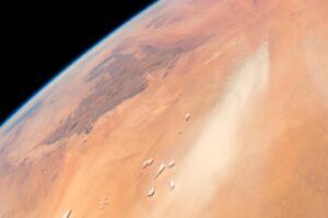 Alexander Gerst Instagram - Welchen Planeten sieht man hier? Dass man über diese Frage nachdenken muss, sollte uns Anlass zum Nachdenken geben...

Which planet is this? If that question makes us think twice, then we should probably think twice... #BlueDot #Horizons @europeanspaceagency