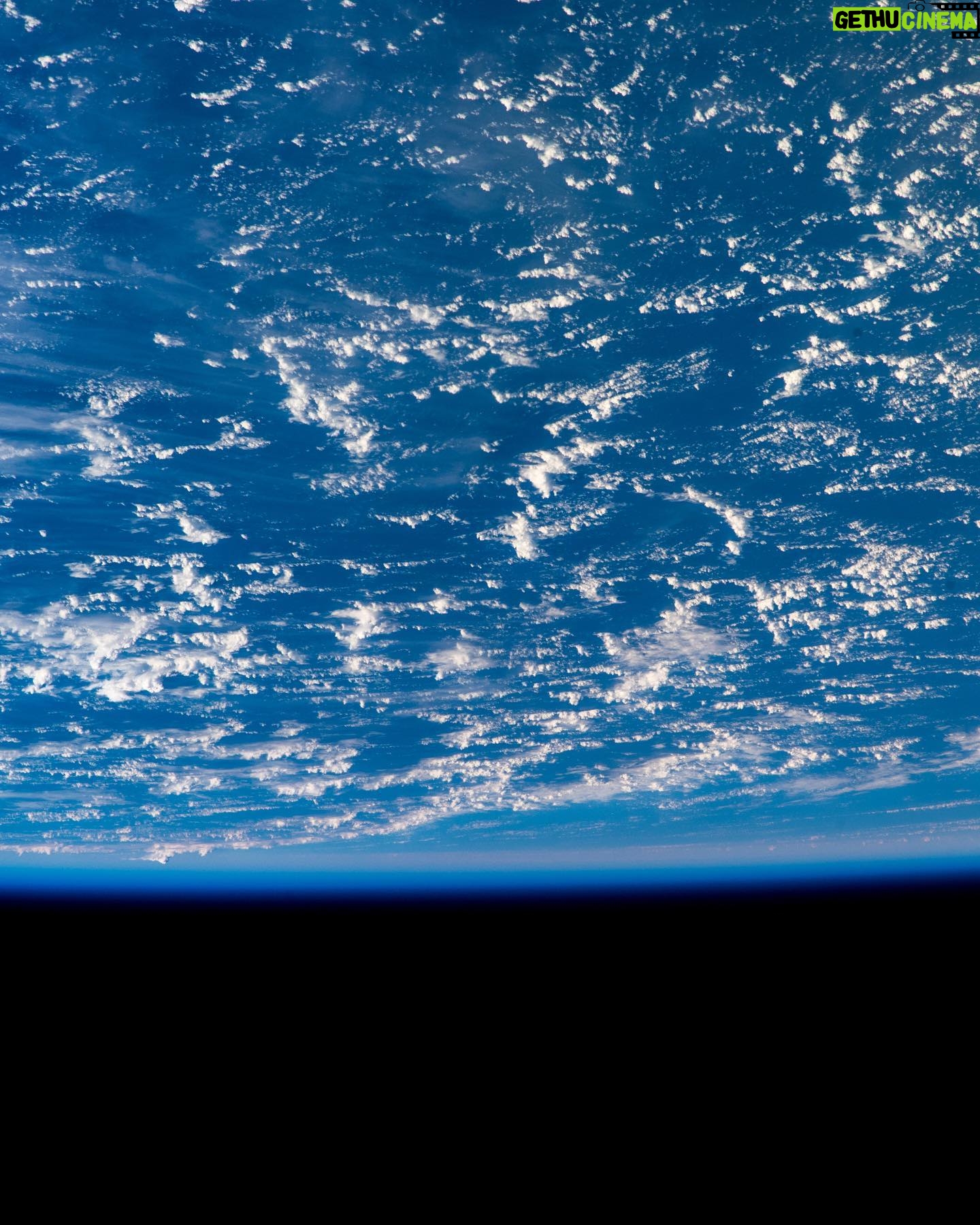 Alexander Gerst - 11.7K Likes - Die Ozeane unserer Erde bilden das grƶĆte Ćkosystem unseres Planeten, und doch sind sie noch erstaunlich unentdeckt und unerforscht. Taucht mit mir in das Unterwasser-Universum ein und entdeckt die Tiefen des Atlantiks. Jetzt in der #ARDMediathek streamen š 1.ard.de/alexander-gerst-auf-expedition oder am Montag, 26.12. um 19:15 Uhr im Ersten.
#Atlantik #Unterwasser #Tiefsee #Klimawandel #UnsereErde @esa_earth @europeanspaceagency #ESA #DasErste @ardmediathek
šøšøšø
1&3. SWR/Maike Simon
2. NASA/ESA-A.Gerst