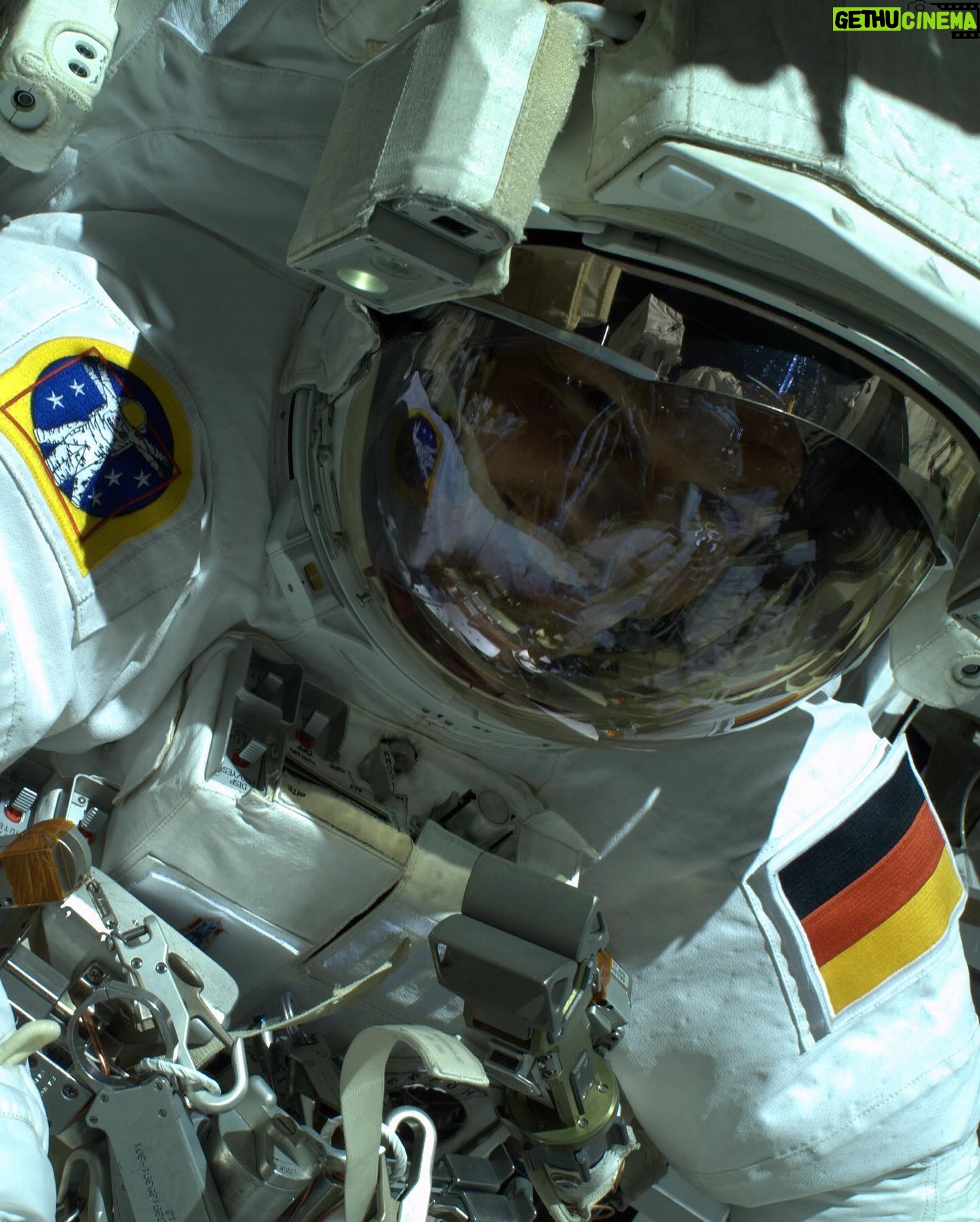 Alexander Gerst - 8K Likes - Wie die Zeit fliegt! Vor 10 Jahren startete ich zu meiner ersten ISS-Mission, #BlueDot, von Baikonur aus, und ein Lebenstraum wurde in einem Moment wahr. Mit Max Surayev & Reid Wiseman stand ich auf den historischen Stufen, die einst von Juri Gagarin erklommen wurden, bevor er in seine Rakete stieg.Ā
Wir flogen als Freunde von 3 verschiedenen Kontinenten ins All, um wissenschaftliche Erkenntnisse nach Hause zu bringen, um das Leben aller Menschen auf der Erde zu verbessern. Und es war meine persƶnliche Mission, etwas von der Inspiration weiterzugeben, die meinen Weg zu dieser Startrampe leitete.Ā
Das Missionslogo habe ich als Tribut an ein Bild der Voyager Sonde ausgesucht, welches unser Raumschiff Erde zeigt, aufgenommen aus den Tiefen des Alls. Es verdeutlicht die Notwendigkeit der Menschheit, dieses Raumschiff zu schützen, denn wir haben kein Zweites. Jetzt richten wir den Blick nach vorn und bereiten uns auf die groĆartigen #Artemis-Missionen vor. Es wird die Aufgabe von uns Astronauten und Astronautinnen sein, diese Perspektive vom Mond mit nach Hause zu bringen ā zusammen mit fantastischen Entdeckungen, die wir uns heute noch nicht einmal vorstellen kƶnnen!Ā
ā ā
Incredible how time flies! 10 years ago, I launched from Baikonur for my first mission, Blue Dot, with Max Surayev & Reid Wiseman. Standing where Yuri Gagarin once stood before climbing in his rocket, a lifelong dream came true for all 3 of us. We flew into space as friends from 3 different continents, to bring home scientific discoveries for the benefit of all humankind. And it was my personal mission to pass on some of the inspiration that led our paths to this launch pad.Ā
I chose the mission logo to honour the famous āpale blue dotā photo that a Voyager probe took of a distant Earth from the depths of space, emphasising humankindās mission to protect our fragile āspaceshipā, because it is the only one we have. Now we look forward and prepare to embark on the fantastic Artemis missions. It will be the duty of us astronauts, including Europeans, to capture this fantastic perspective with our own eyes and bring it home from the Moon. Amongst amazing discoveries that we canāt even imagine yet!