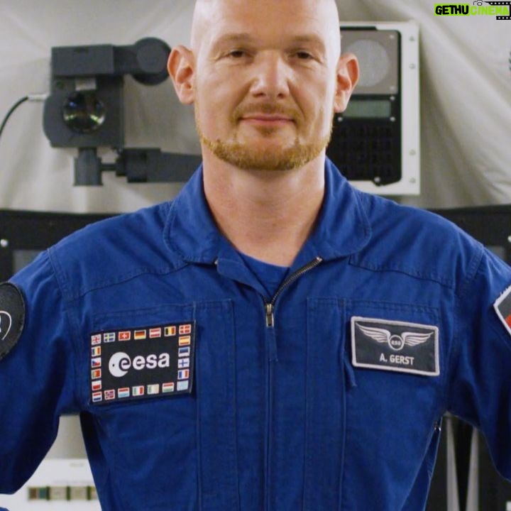 Alexander Gerst - 21.8K Likes - Herzlichen GluĢckwunsch zum Schulabschluss! Ihr findet noch mehr Videos auf der Webseite von @bundespraesident.steinmeier undĀ www.abschlussfeier-2020.deĀ Was ist euer Lieblingsfoto aus der Schulzeit? Hier ist meinesā¦Ā #abschlussfeier2020