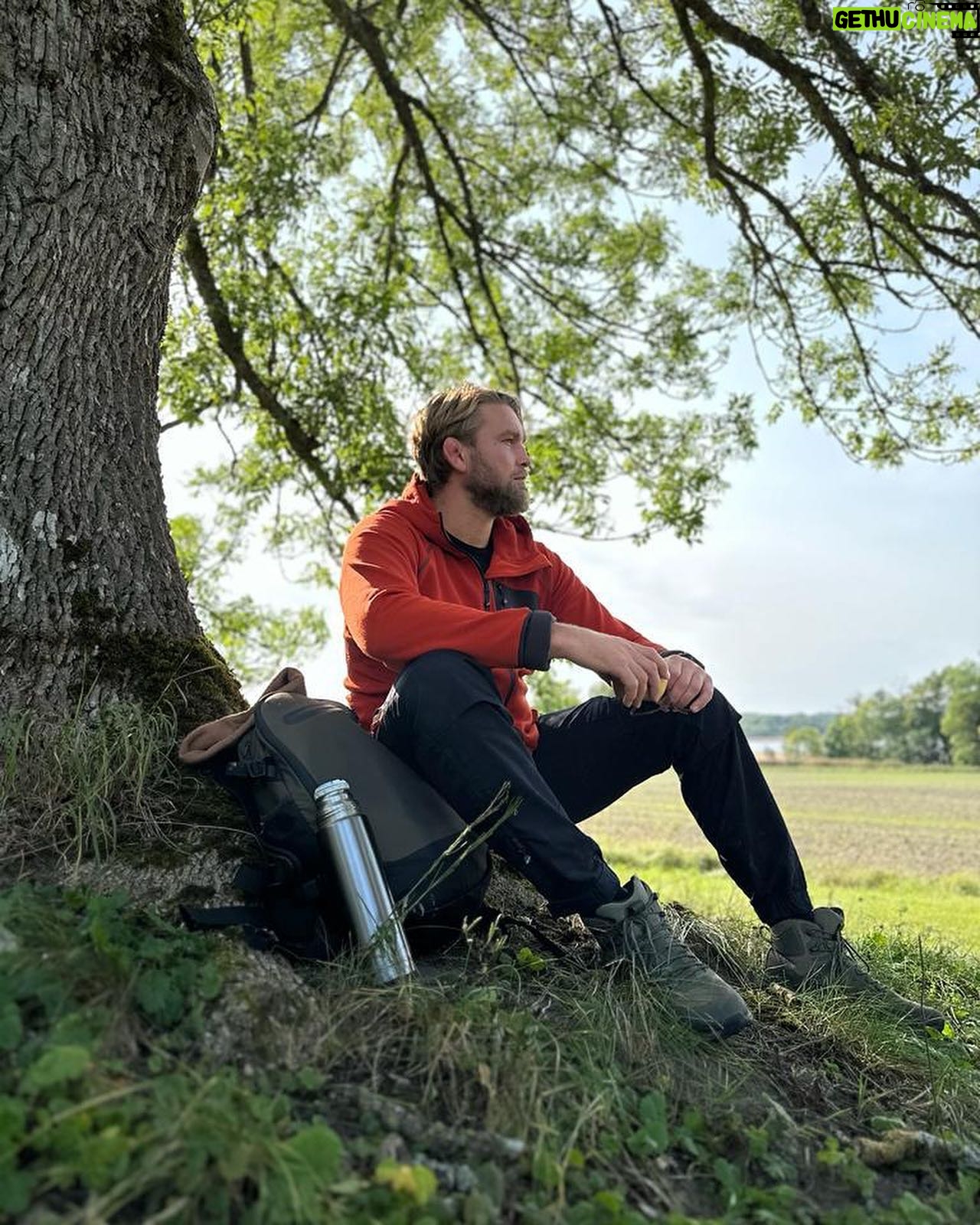 Alexander Gustafsson - 3.2K Likes - Once again @revolutionrace offers 15% discount from today until October 3rd. Use the code MAULER15 on https://bit.ly/RevolutionRace-MAULER15
#AD #natureisyourplayground