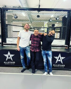 Alexander Gustafsson Instagram - Finally I got to see my San Diego fam!@ericdelfierro @jamie_delfierro came here to visit us, we been together since day one ❤️ love u guys! 
@andreasthegeneral 
@allstarsgymsweden