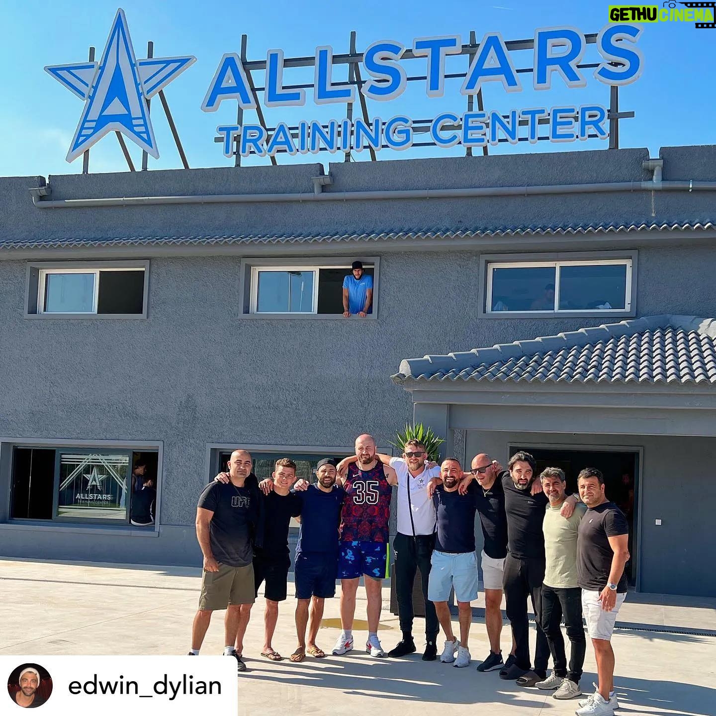 Alexander Gustafsson - 2.5K Likes - From nothing to one of Europes biggest gym!
@andreasthegeneral @felipelimamma @davidteymur @irmansmajic @alexthemauler @rezamaddog @majdishammas @edwin_dylian @ishoochrist @muuchomma @allstarsgymspain