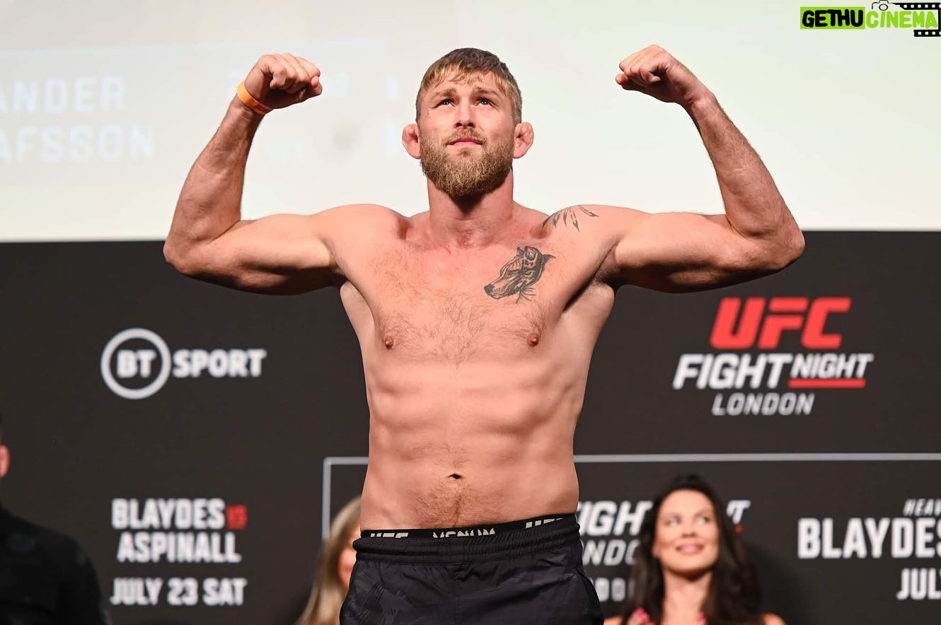 Alexander Gustafsson - 19.9K Likes - Tomorrow we dance and I can’t wait!!! Let’s goooo!!!
📸 @awesomegandalf