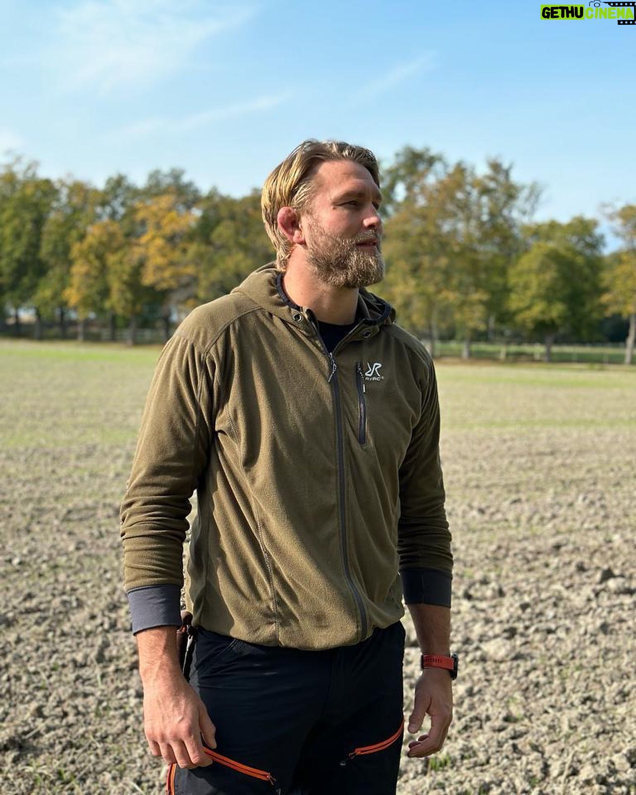 Alexander Gustafsson - 3.2K Likes - Once again @revolutionrace offers 15% discount from today until October 3rd. Use the code MAULER15 on https://bit.ly/RevolutionRace-MAULER15
#AD #natureisyourplayground