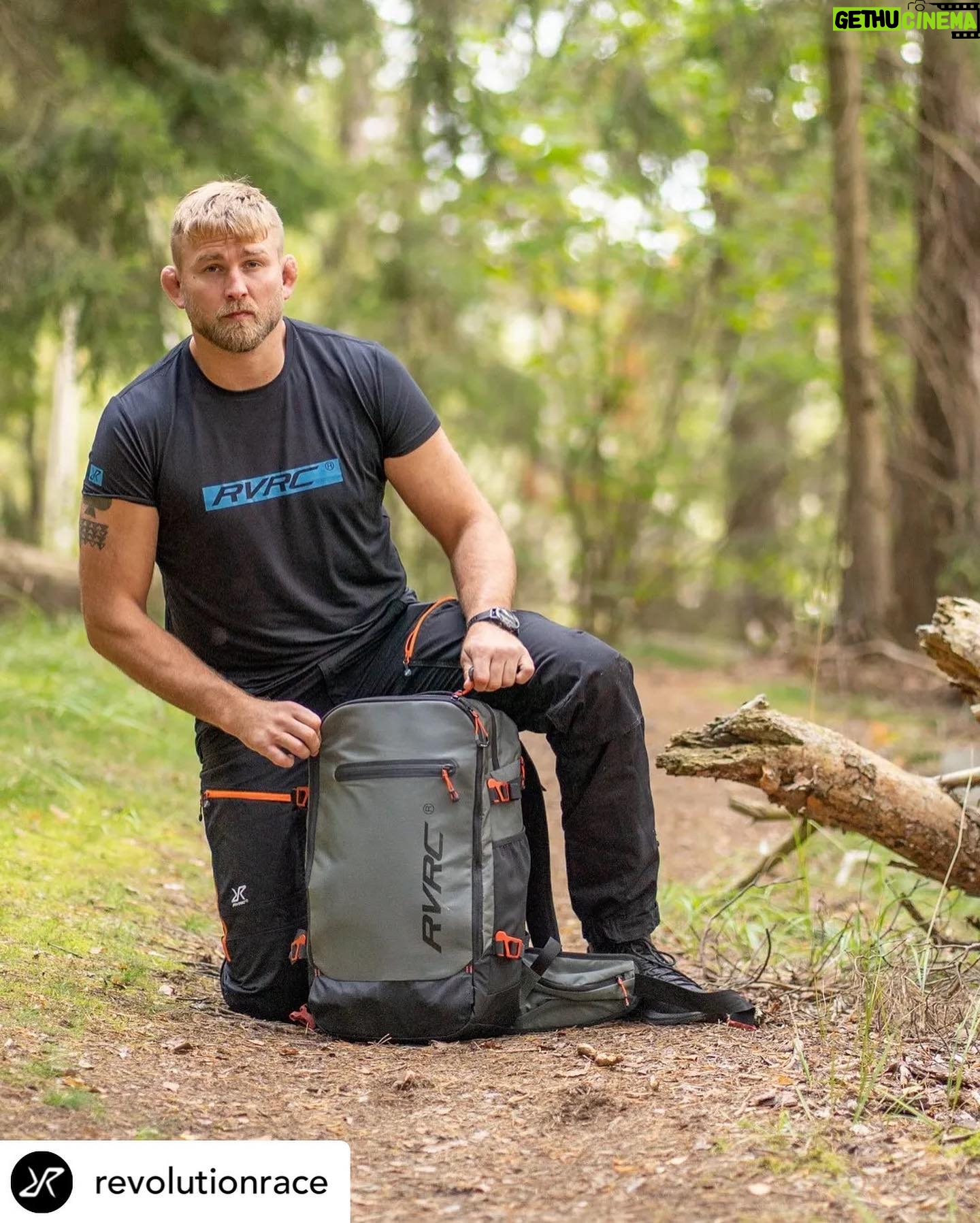 Alexander Gustafsson - 7.6K Likes - @revolutionrace Take the trails, you’ll never regret it 👊🌲
🔎- Backpacker Tee Men Black/Blue
🔎- RVRC GP Pro Rescue Trousers Men Black/Orange 2.0
🔎- Nomad Backpack 30L Anthracite
#natureisourplayground