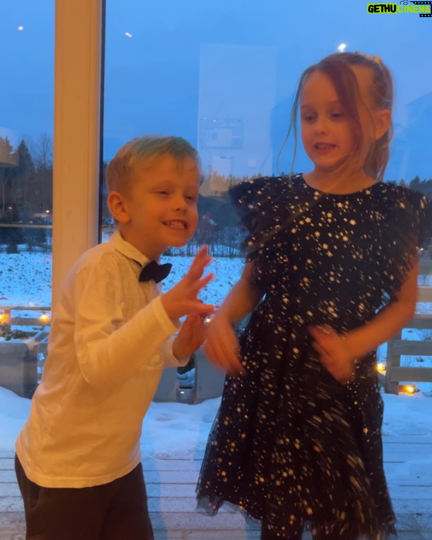 Alexander Gustafsson - 2.2K Likes - Glad alla hjärtans dag mina ❤️❤️❤️