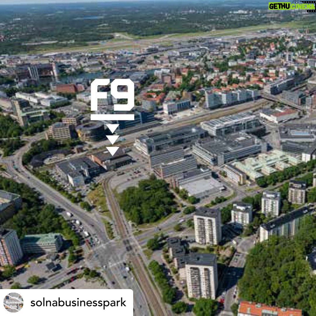 Alexander Gustafsson - 3.4K Likes - @solnabusinesspark Det nya konceptet F9 öppnar i Solna Business Park! I början av 2023 öppnas portarna till en arena för både stora och små med möjligheter till träning, arbete, möten, häng och nya upplevelser genom bland annat @allstars @f4lcrossfit och @urban_tribes
Allstars Training Center är ett kampsportsgym i världsklass där proffs och amatörer tränar sida vid sida.
Fit4Life Crossfit är Sveriges största crossfit-kedja.
Urban Tribes är vassa löpcoacher som gör löpningen enkel och tillgänglig.
Vi älskar när befintliga fastigheter, i det här fallet en f.d. industrilokal med riktig karaktär, fylls med liv, puls och nya koncept. Vi ser mycket fram emot den gemensamma utvecklingen av F9 i Solna Business Park!
Följ @f9solna för nyheter 💪🏋️♀️👟🥳👍
#f9solna @fabege @alexthemauler @andreasthegeneral @majdishammas @davejacobsson @ujozen #återbruk #träningstips #fit4life
