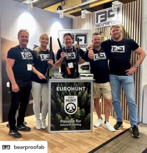 Alexander Gustafsson Instagram - • @bearproofab Tack för alla besök och fina ord om våra produkter på ELMIA Game Fair. Tack EUROHUNT för en lyckad mässa.
@antoniamoa 
@kronhjort5 
@andreastoftling 
@tias_evo 

#shotingrange #shooting #hunting #huntinggear #vapenfodral #skytte #skyttesport @eurohunt_official