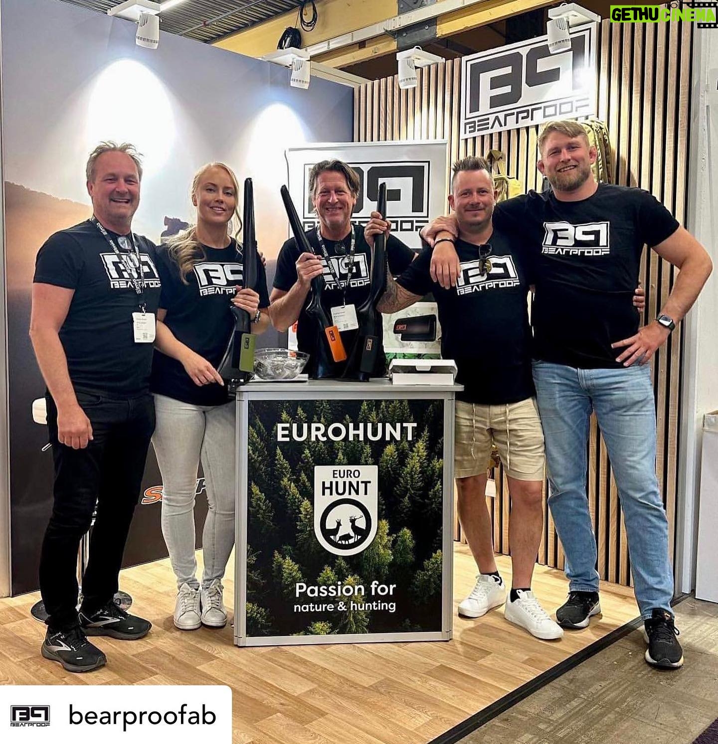 Alexander Gustafsson - 2K Likes - • @bearproofab Tack för alla besök och fina ord om våra produkter på ELMIA Game Fair. Tack EUROHUNT för en lyckad mässa.
@antoniamoa
@kronhjort5
@andreastoftling
@tias_evo
#shotingrange #shooting #hunting #huntinggear #vapenfodral #skytte #skyttesport @eurohunt_official