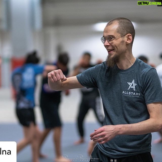 Alexander Gustafsson - 3.4K Likes - @f9solna Några bilder från Öppet Hus i torsdags. Folkligt, festligt, fullsatt.
Nu laddar vi för öppning 9 Jan 2023. Nyfiken på medlemskap hos @allstarsgymsweden , @f4lcrossfit eller @urban_tribes ?
Vill ni titta in tidigare och se den mäktiga lokalen? Skicka DM så försöker vi ordna det! 📷 @romus_sport_photo 👌🏻
@solnabusinesspark @fabege @f9solna