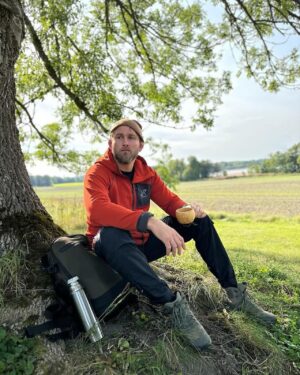Alexander Gustafsson Instagram - Once again @revolutionrace offers 15% discount from today until October 3rd. Use the code MAULER15 on https://bit.ly/RevolutionRace-MAULER15 

#AD #natureisyourplayground