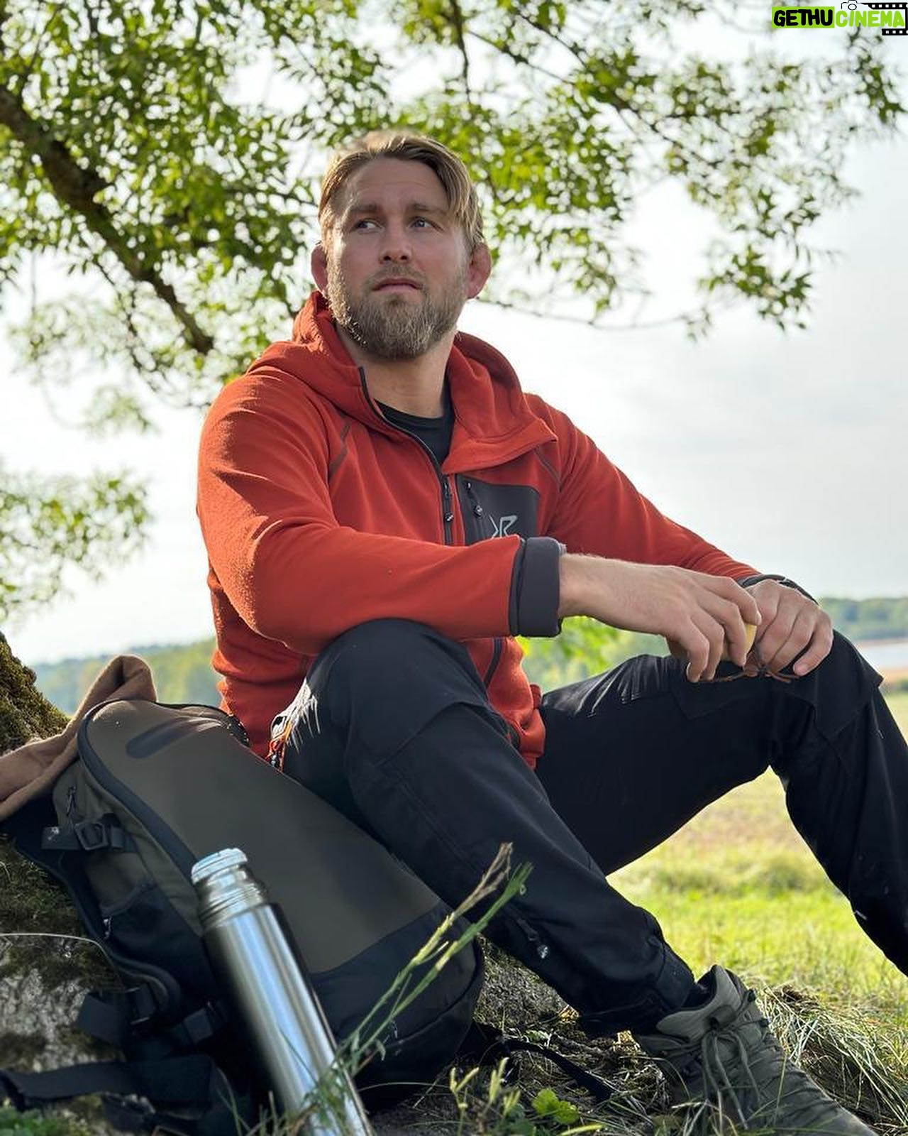Alexander Gustafsson - 3.2K Likes - Once again @revolutionrace offers 15% discount from today until October 3rd. Use the code MAULER15 on https://bit.ly/RevolutionRace-MAULER15
#AD #natureisyourplayground